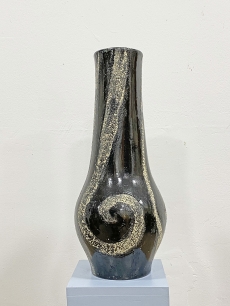 Fekete-fehér modernista kerámia padlóváza