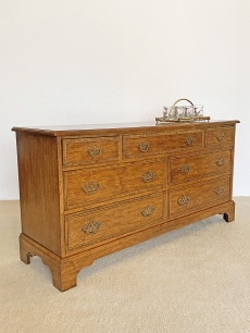 Tömör tölgyfa Sheffield Manor sideboard