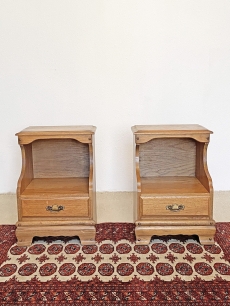 Tömör fa éjjeliszekrény pár