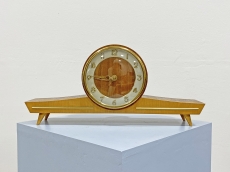 Mid-century modern kandallóóra