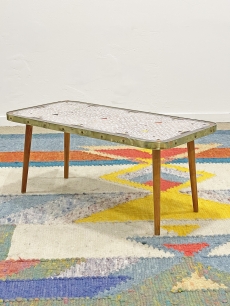Mid-cenrury modern asztal mozaik díszítéssel 