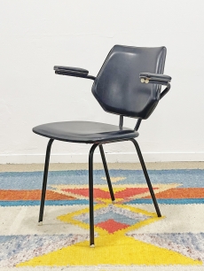 Fekete retro design karosszék